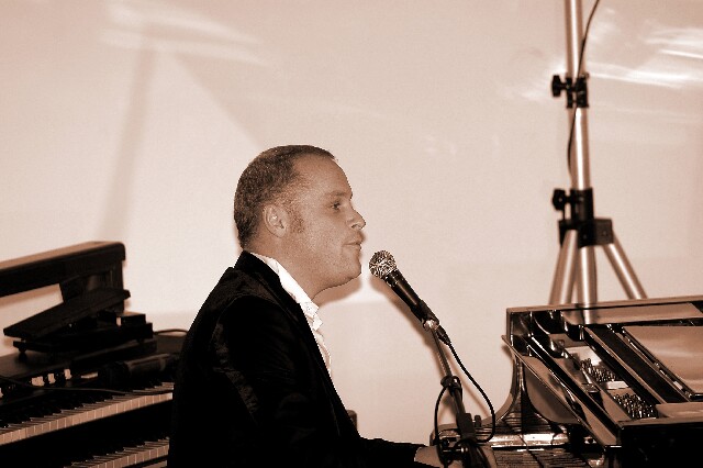 min 2006 12 15 beaune boogie 253 sepia
